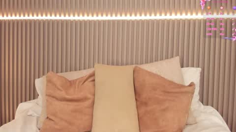 coralineross_ online show from February 1, 2:34 pm