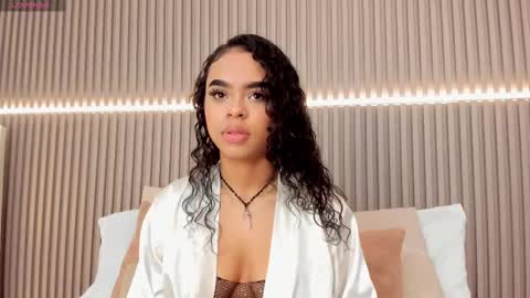 coralineross_ online show from March 1, 11:17 am