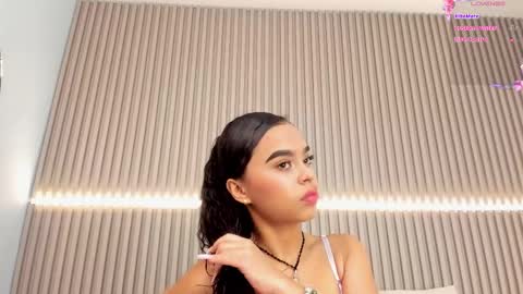 coralineross_ online show from March 3, 11:22 am