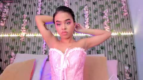 coralineross_ online show from October 31, 10:27 am