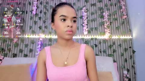coralineross_ online show from November 4, 10:58 am
