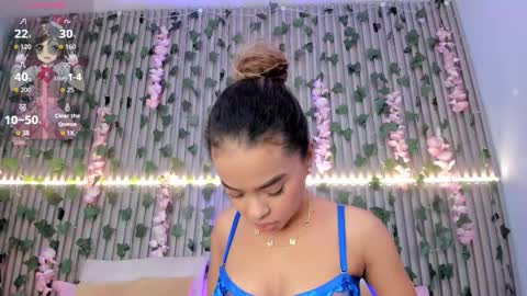 coralineross_ online show from November 22, 11:09 am