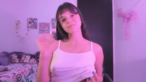 Snapshot of coralinexxx07 chatting on March 6, 2:19 am Coraline uwu Bienvenidos al dulce mundo de Coraline Hola amores soy Coraline Una chica tierna juguetona online show from March 6, 2:19 am