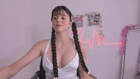 Snapshot of coralinexxx07 chatting on April 26, 6:16 pm Coraline uwu Bienvenidos al dulce mundo de Coraline Hola amores soy Coraline Una chica tierna juguetona online show from April 26, 6:16 pm