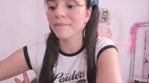 Snapshot of coralinexxx07 chatting on April 28, 6:13 pm Coraline uwu Bienvenidos al dulce mundo de Coraline Hola amores soy Coraline Una chica tierna juguetona online show from April 28, 6:13 pm