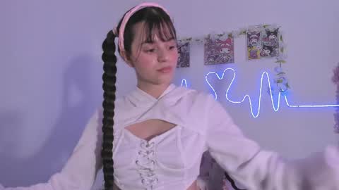 Snapshot of coralinexxx07 chatting on May 2, 12:04 am Coraline uwu Bienvenidos al dulce mundo de Coraline Hola amores soy Coraline Una chica tierna juguetona online show from May 2, 12:04 am