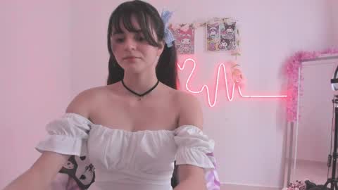 Snapshot of coralinexxx07 chatting on May 3, 8:26 pm Coraline uwu Bienvenidos al dulce mundo de Coraline Hola amores soy Coraline Una chica tierna juguetona online show from May 3, 8:26 pm