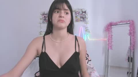 Snapshot of coralinexxx07 chatting on May 5, 4:26 pm Coraline uwu Bienvenidos al dulce mundo de Coraline Hola amores soy Coraline Una chica tierna juguetona online show from May 5, 4:26 pm