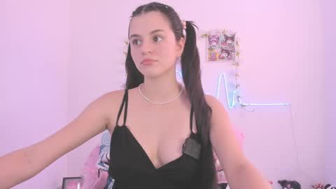 Snapshot of coralinexxx07 chatting on May 28, 4:26 pm Coraline uwu Bienvenidos al dulce mundo de Coraline Hola amores soy Coraline Una chica tierna juguetona online show from May 28, 4:26 pm