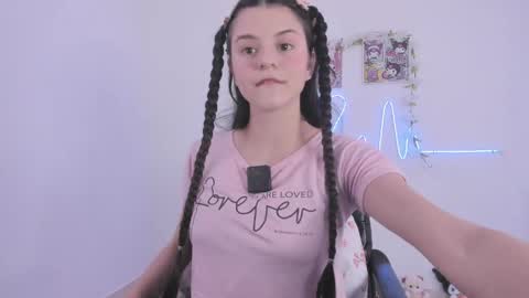 Snapshot of coralinexxx07 chatting on June 5, 6:13 pm Coraline uwu Bienvenidos al dulce mundo de Coraline Hola amores soy Coraline Una chica tierna juguetona online show from June 5, 6:13 pm