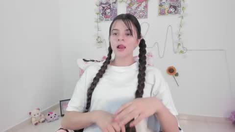 Coraline uwu     Bienvenidos al dulce mundo de Coraline    Hola amores soy Coraline  Una chica  tierna juguetona online show from July 14, 10:15 pm