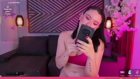 Snapshot of coralquinn chatting on November 25, 11:54 am online show from November 25, 11:54 am