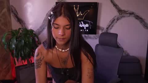 Coral online show from December 3, 1:42 pm