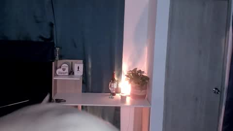 Snapshot of coreyglover chatting on February 26, 9:19 am CoreyGlover online show from February 26, 9:19 am