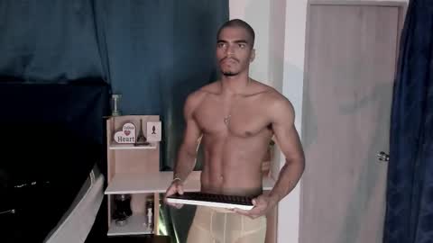 Snapshot of coreyglover chatting on February 28, 9:43 am CoreyGlover online show from February 28, 9:43 am