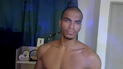 Snapshot of coreyglover chatting on April 27, 10:02 am CoreyGlover online show from April 27, 10:02 am