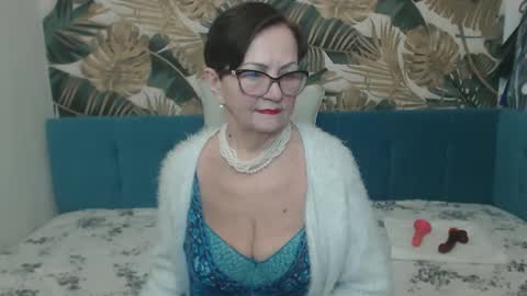 Snapshot of corssika chatting on February 14, 9:10 pm corssika online show from February 14, 9:10 pm