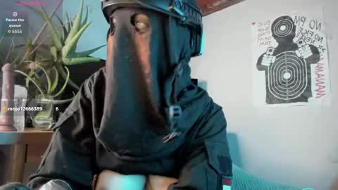 Snapshot of cos_operator chatting on September 16, 8:10 pm cos_operator online show from September 16, 8:10 pm