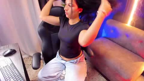 Snapshot of cositarika__ chatting on June 1, 1:46 pm Lunita online show from June 1, 1:46 pm
