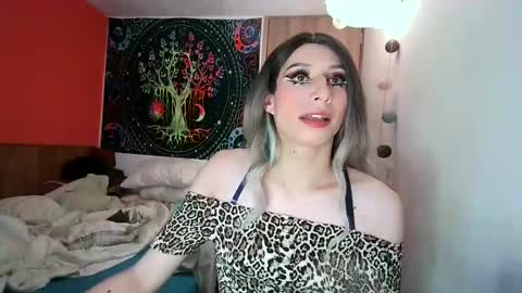 Snapshot of cosmic_crystal chatting on December 23, 8:25 pm cosmic_crystal online show from December 23, 8:25 pm