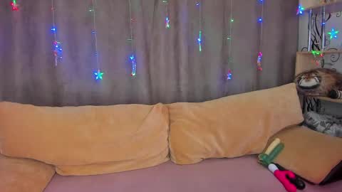 Snapshot of cosmic_girll chatting on May 23, 7:07 pm Alice online show from May 23, 7:07 pm