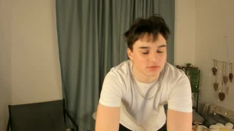 Snapshot of cosmicflirt chatting on March 8, 8:12 pm Henry online show from March 8, 8:12 pm