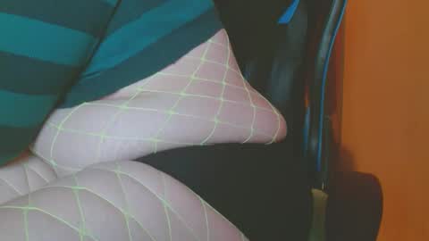 Snapshot of cosmicjones88 chatting on February 17, 8:09 am cosmicjones88 online show from February 17, 8:09 am