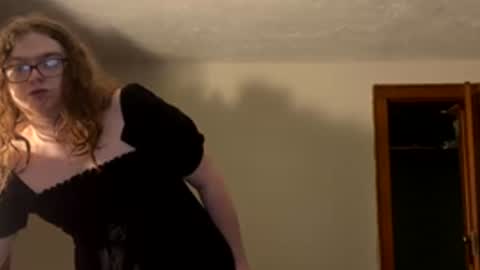 Snapshot of cosmicskyes chatting on February 17, 1:35 am ThatGirlSkye online show from February 17, 1:35 am