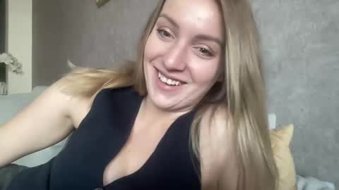 cosmo_blondiee online show from September 30, 7:02 am