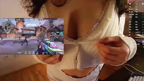 Snapshot of cosmos_baby chatting on February 17, 11:00 pm Luna online show from February 17, 11:00 pm