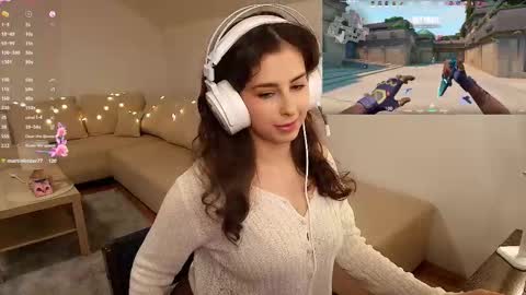 Snapshot of cosmos_baby chatting on March 12, 6:47 pm Luna online show from March 12, 6:47 pm