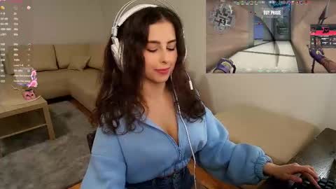 Snapshot of cosmos_baby chatting on March 20, 5:07 pm Luna online show from March 20, 5:07 pm