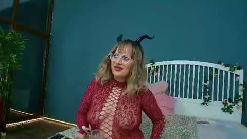 Snapshot of cougarmilf_ chatting on June 14, 8:00 pm cougarmilf_ online show from June 14, 8:00 pm