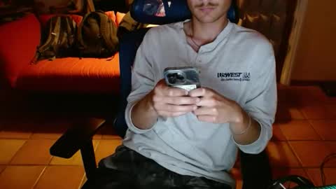 Snapshot of couldbesleeping chatting on October 17, 5:10 am couldbe online show from October 17, 5:10 am