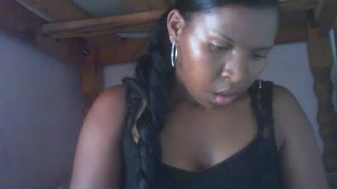 Snapshot of couleur_vanille chatting on February 20, 7:12 am couleur_vanille online show from February 20, 7:12 am