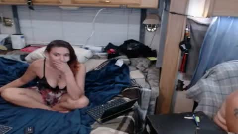 Snapshot of countryfuckers chatting on August 4, 8:06 am Alaskawildcouple online show from August 4, 8:06 am
