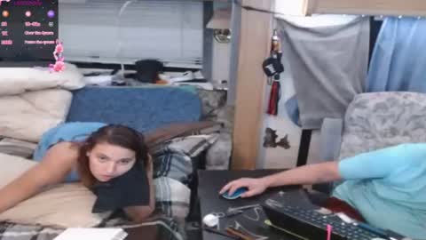 Snapshot of countryfuckers chatting on August 5, 6:27 am Alaskawildcouple online show from August 5, 6:27 am