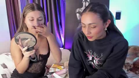 Snapshot of couple_funnyy chatting on April 6, 1:25 am couple_funnyy online show from April 6, 1:25 am