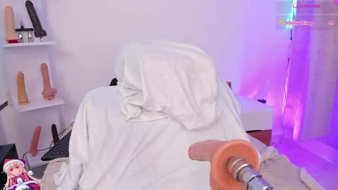 Snapshot of couple_naughty20 chatting on December 6, 10:30 pm Maria online show from December 6, 10:30 pm