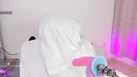 Snapshot of couple_naughty20 chatting on November 7, 2:44 am Maria online show from November 7, 2:44 am