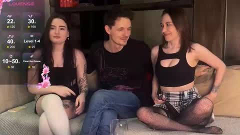 Alex and Mia online show from March 1, 3:25 pm