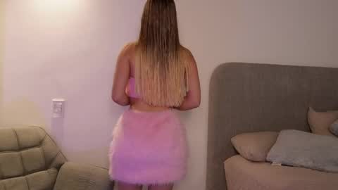 Snapshot of couple_of_your_dreams_ chatting on June 10, 12:22 am Kay online show from June 10, 12:22 am
