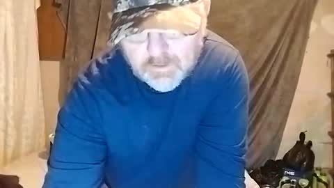 Snapshot of couple_pleaser1 chatting on March 9, 4:11 pm Ieathairytacos online show from March 9, 4:11 pm