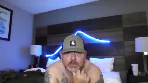 Snapshot of couple_pleaser1 chatting on September 20, 11:50 pm Ieathairytacos online show from September 20, 11:50 pm