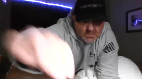 Snapshot of couple_pleaser1 chatting on September 27, 9:31 pm Ieathairytacos online show from September 27, 9:31 pm