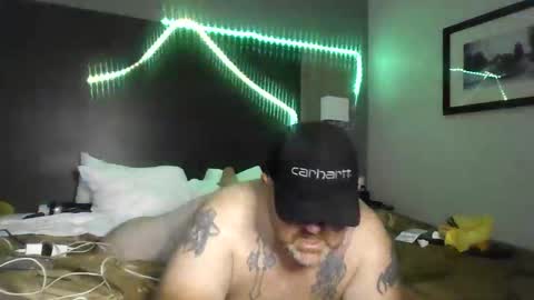 Snapshot of couple_pleaser1 chatting on October 19, 12:00 am Ieathairytacos online show from October 19, 12:00 am