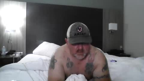 Snapshot of couple_pleaser1 chatting on October 23, 9:13 pm Ieathairytacos online show from October 23, 9:13 pm