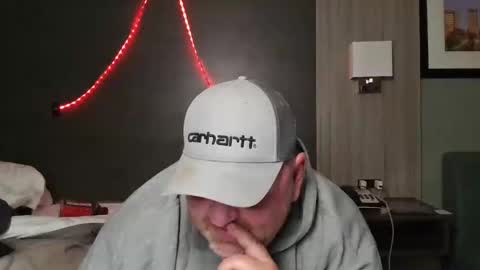 Snapshot of couple_pleaser1 chatting on December 17, 11:00 pm Ieathairytacos online show from December 17, 11:00 pm