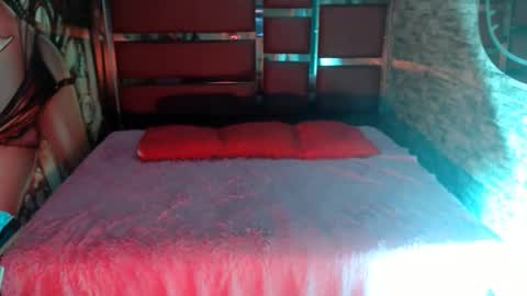 Snapshot of couple_sexxy7 chatting on December 6, 8:40 pm MIA LIZ AND SAM online show from December 6, 8:40 pm