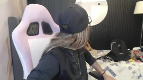 Ashley and Niko online show from June 5, 2:45 pm